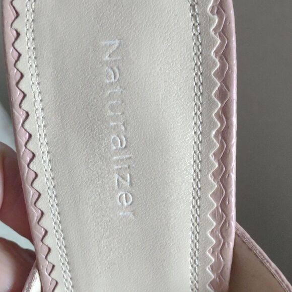 👍 Naturalizer Sandals Kitten Heel Leather Size 9 Wide. A14 - Picture 5 of 7